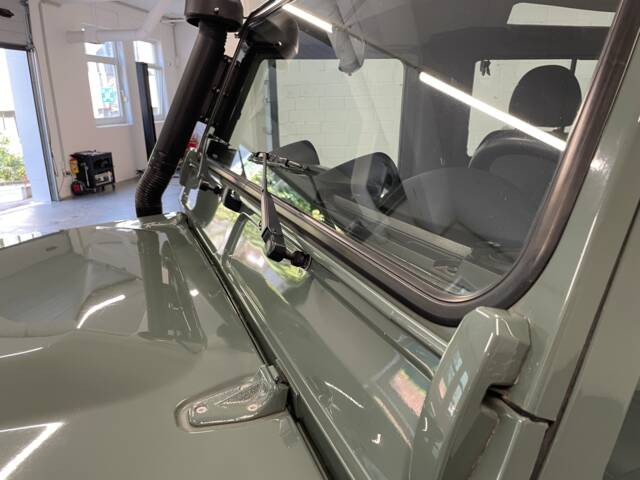 Land Rover Defender 90