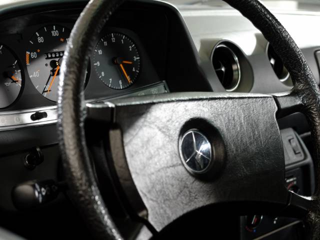 Mercedes-Benz 300 D