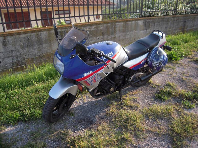 Yamaha FZ 750