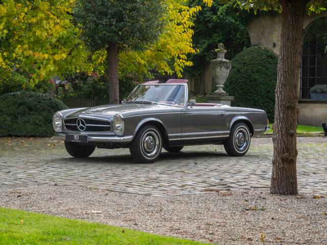 Mercedes-Benz 230 SL