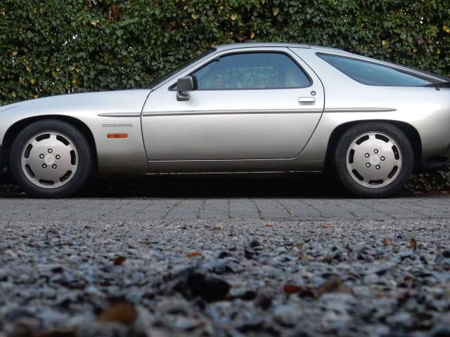 Porsche 928 S