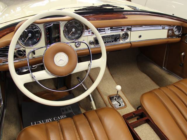 Mercedes-Benz 230 SL