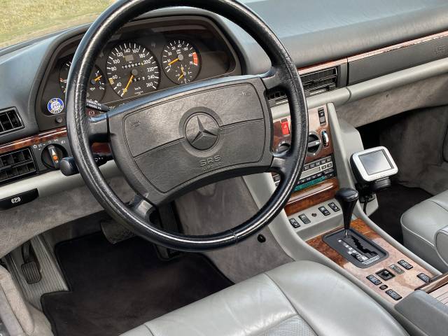 Mercedes-Benz 560 SEC - Der Innenraum wie man es erwarten kann...