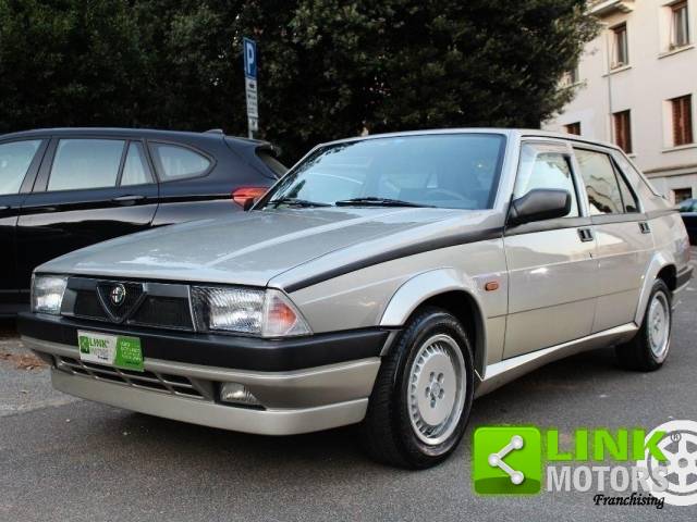 Image 1/12 de Alfa Romeo 75 2.0 Twin Spark (1987)