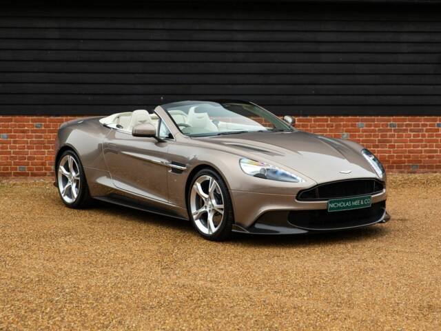 Immagine 1/50 di Aston Martin Vanquish S Volante (2018)