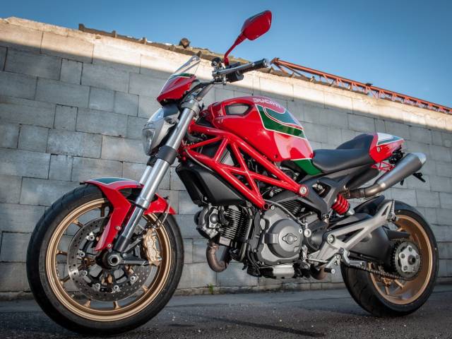 Image 1/5 of Ducati DUMMY (2010)