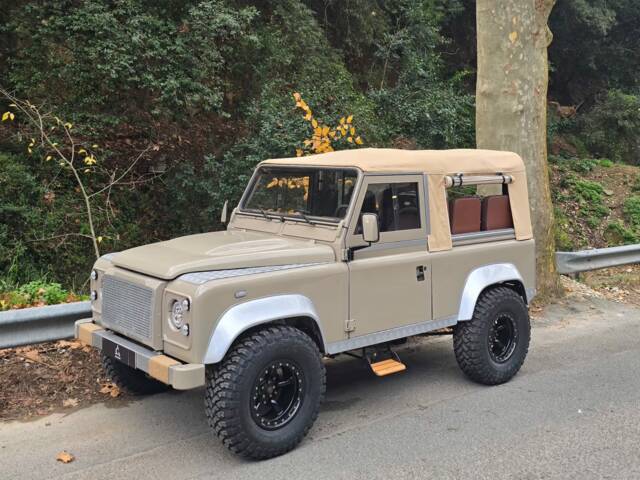 Land Rover Defender 90