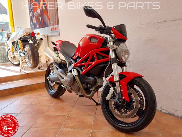 Ducati Monster 696 Plus
