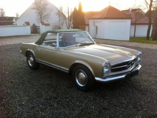 Mercedes-Benz 230 SL