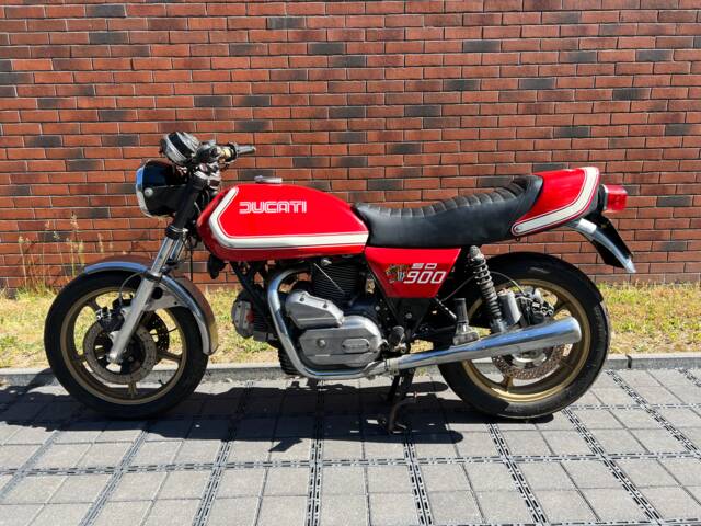 Ducati 900 SS