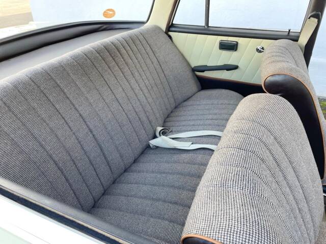 Mercedes-Benz 220 b