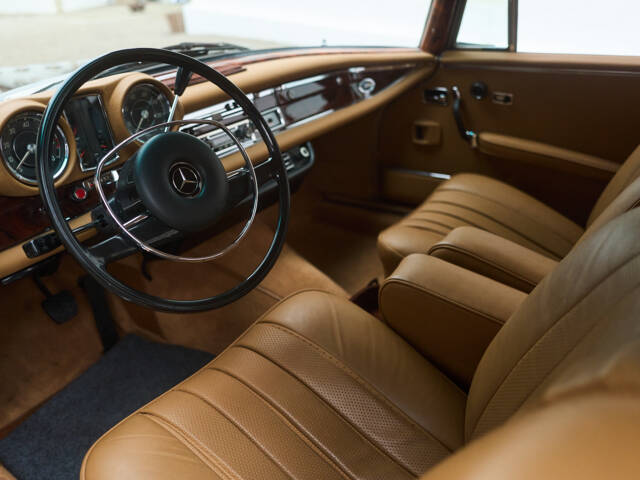 Mercedes-Benz 280 SE