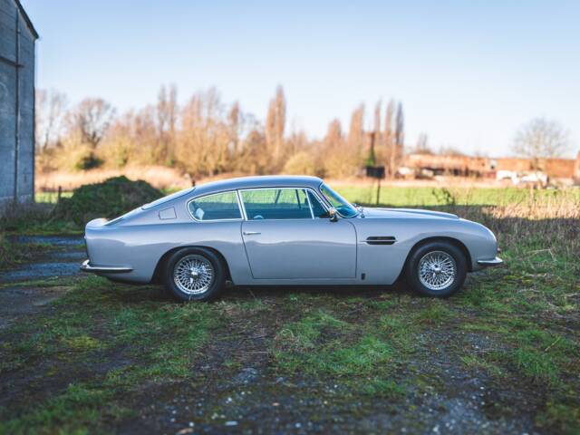 Aston Martin DB 6