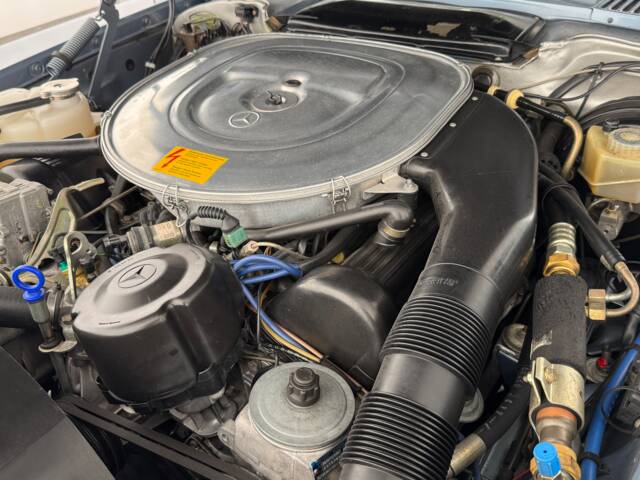 Mercedes-Benz 560 SL