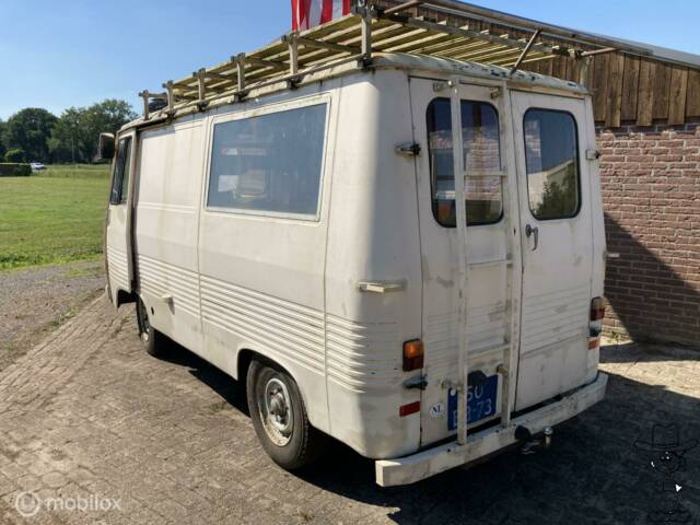 Peugeot J7