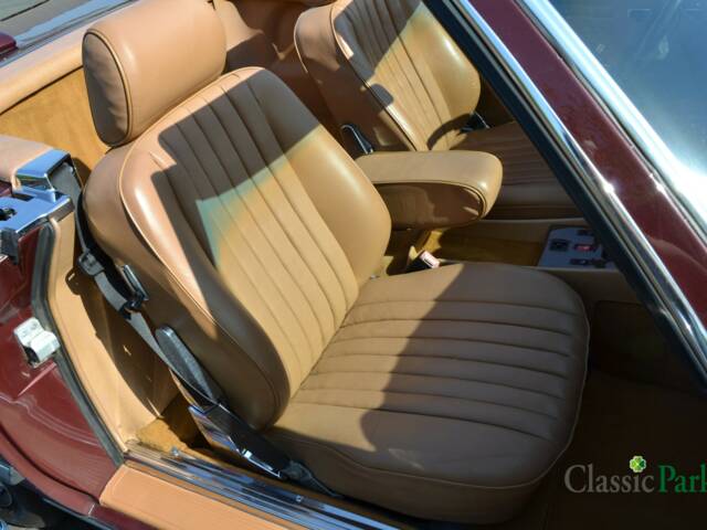 Mercedes-Benz 560 SL