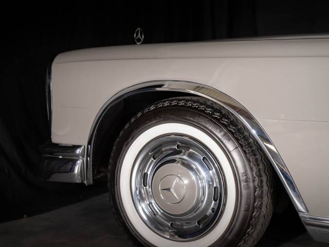 Mercedes-Benz 600