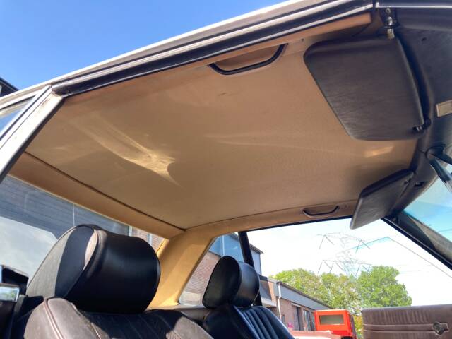 Mercedes-Benz 560 SL