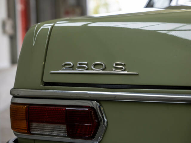 Mercedes-Benz 250 S