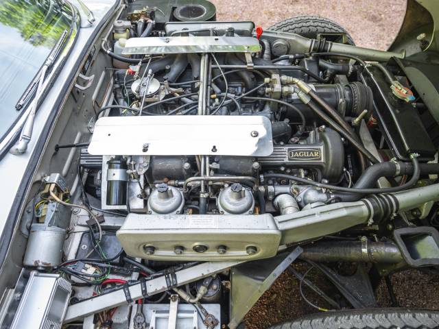Jaguar E-Type V12