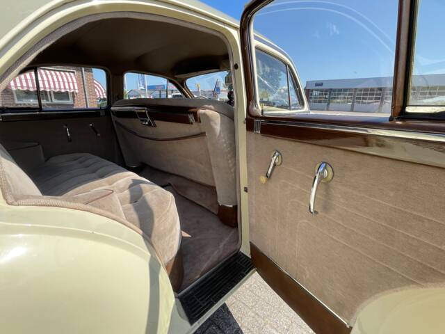 Packard Deluxe Eight Club Sedan