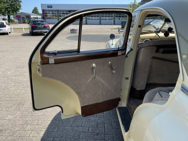 Packard Deluxe Eight Club Sedan