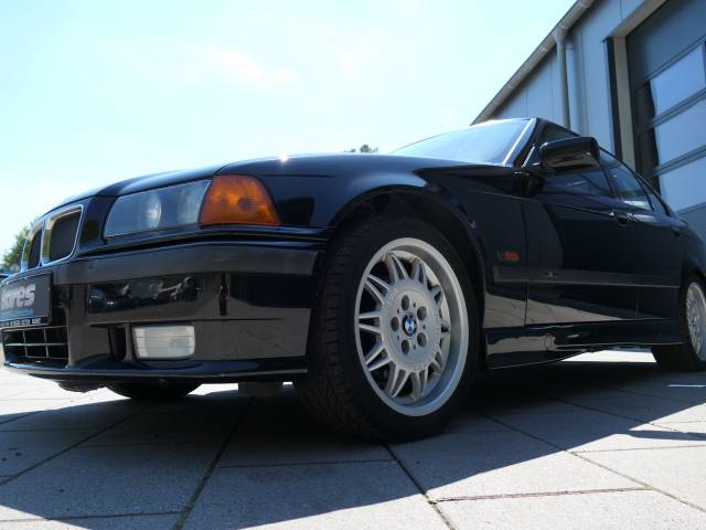 BMW 328i