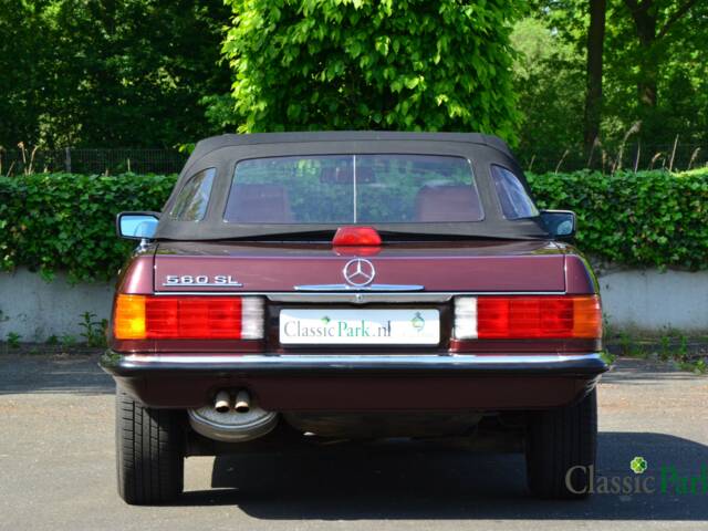 Mercedes-Benz 560 SL