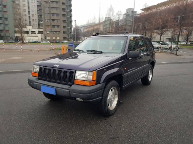 Jeep Grand Cherokee 2.5 TD - Left front 01