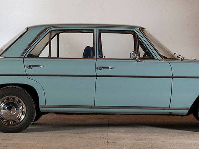 Mercedes-Benz 200 D