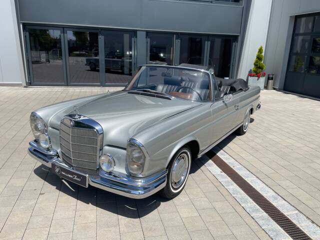 Mercedes-Benz 250 SE