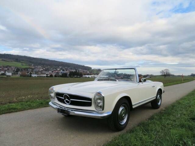 Image 1/17 of Mercedes-Benz 230 SL (1966)