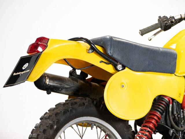 Suzuki PE 175