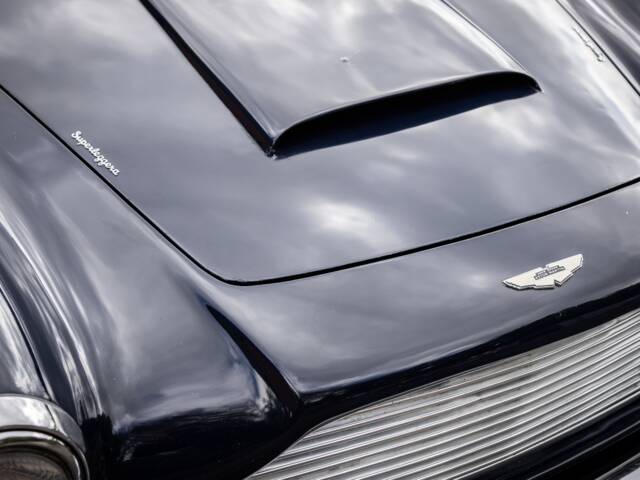 Aston Martin DB 4