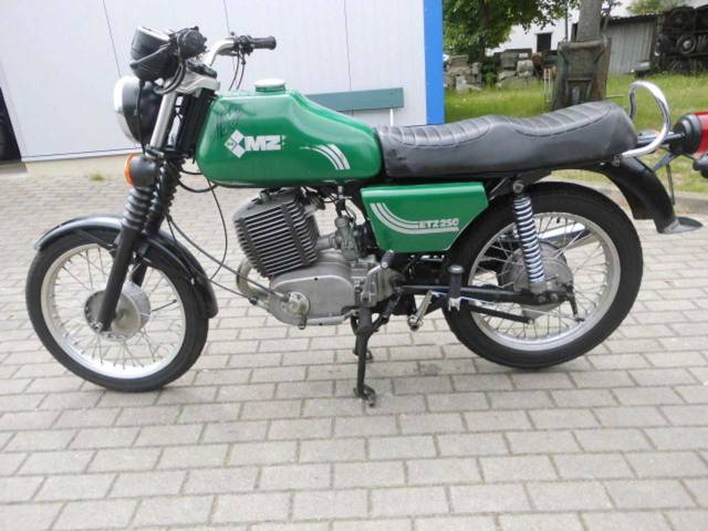 Bild 1/25 von MZ DUMMY (1982)