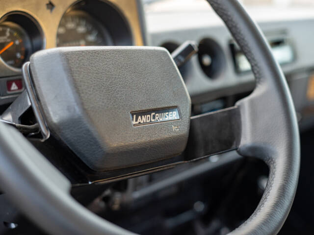 Toyota Land Cruiser HJ61 GX
