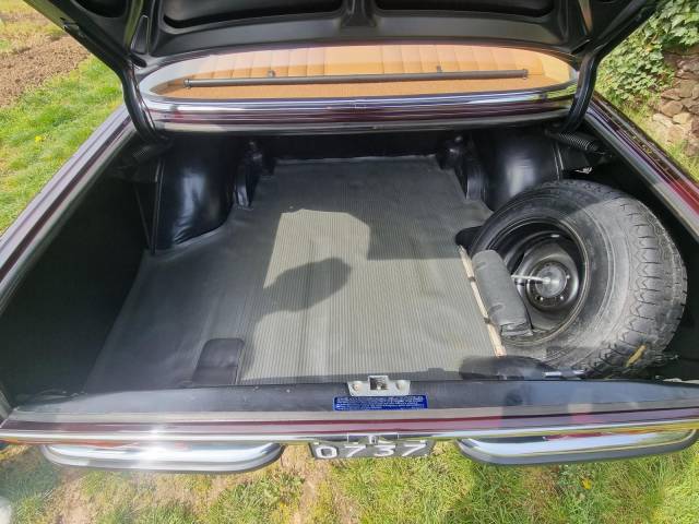 Mercedes-Benz 220