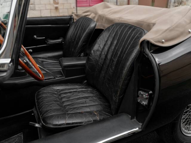 Jaguar E-Type 4.2