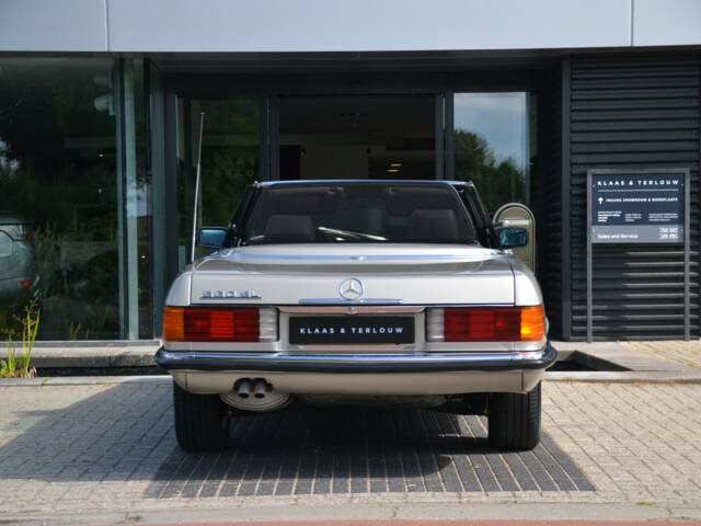 Mercedes-Benz 560 SL