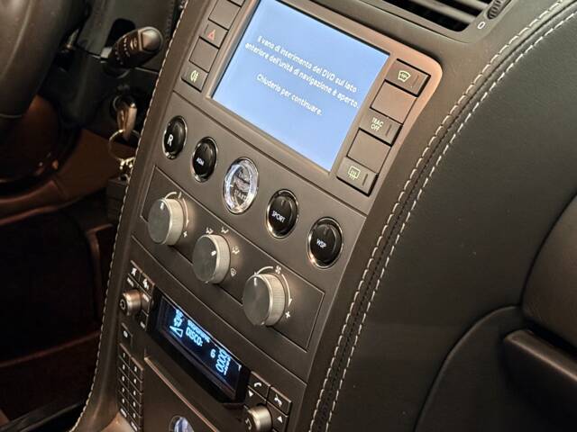 Aston Martin V12 Vanquish S Ultimate Edition