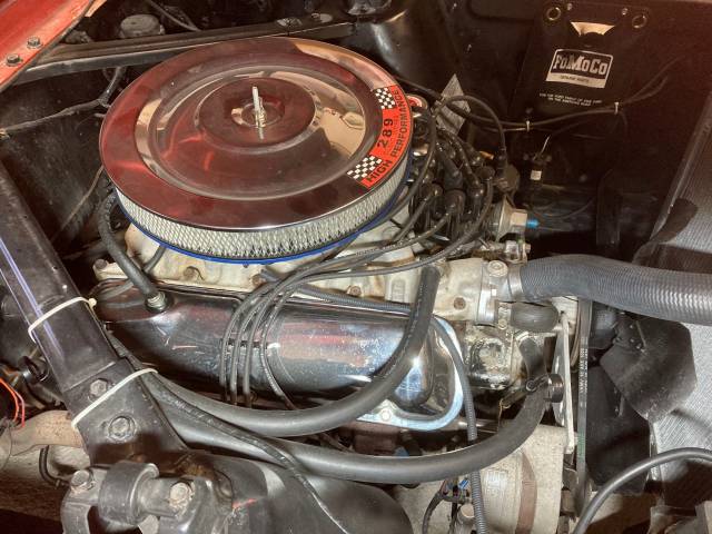 Ford Mustang 289 - Ford Mustang 65 Fastback. Détails moteur 289 ci.