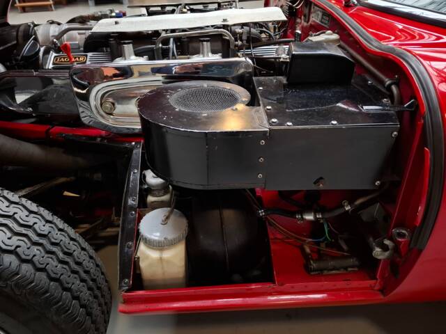 Jaguar E-Type V12