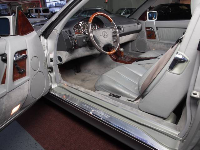 Mercedes-Benz SL 320