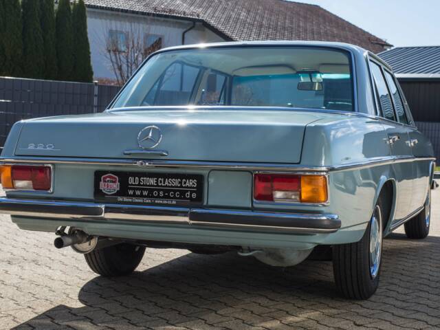 Mercedes-Benz 220