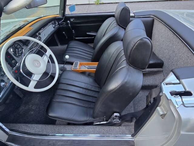 Mercedes-Benz 280 SL