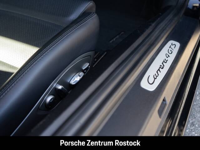 Porsche 911 Carrera 4 GTS