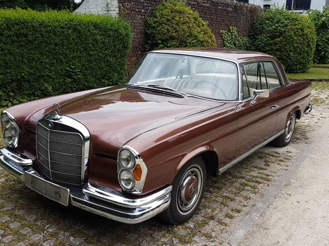 Mercedes-Benz 220 SE b