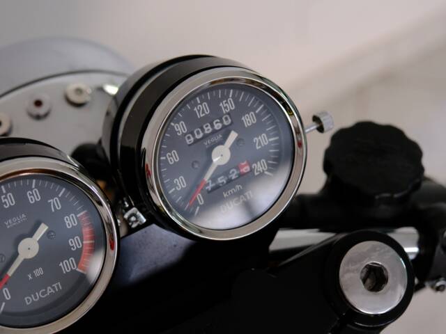 Ducati 750 Sport