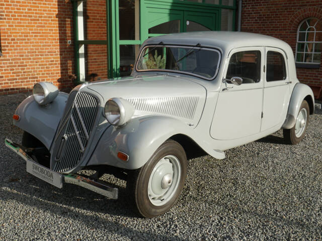 Immagine 1/17 di Citroën Traction Avant 11 B (1955)