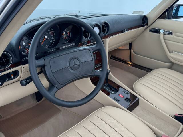 Mercedes-Benz 560 SL